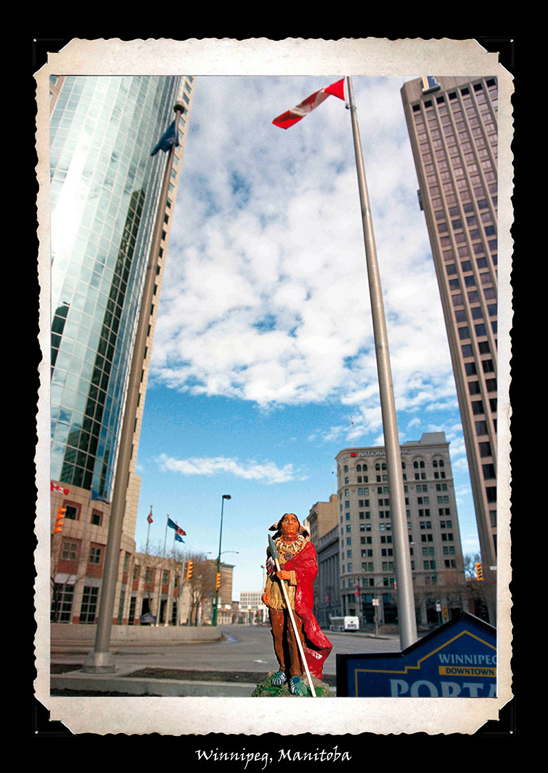 red-robe_jeff-thomas_003_2005_winnipeg-ontario_portage-and-main